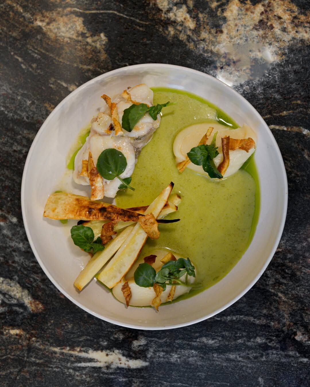 Lotte, beurre blanc à l’oseille et panais